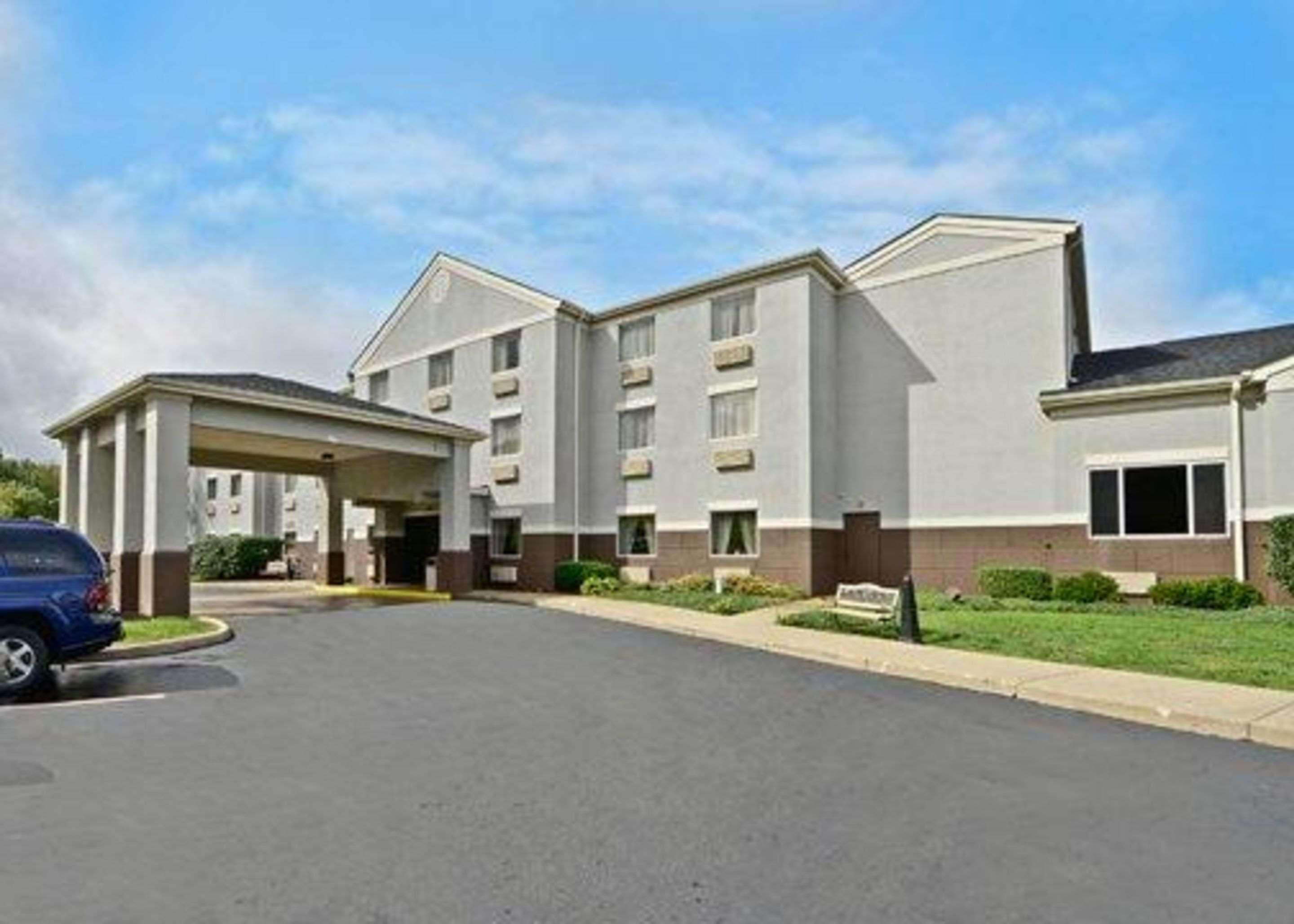 Comfort Inn & Suites Butler Exterior photo