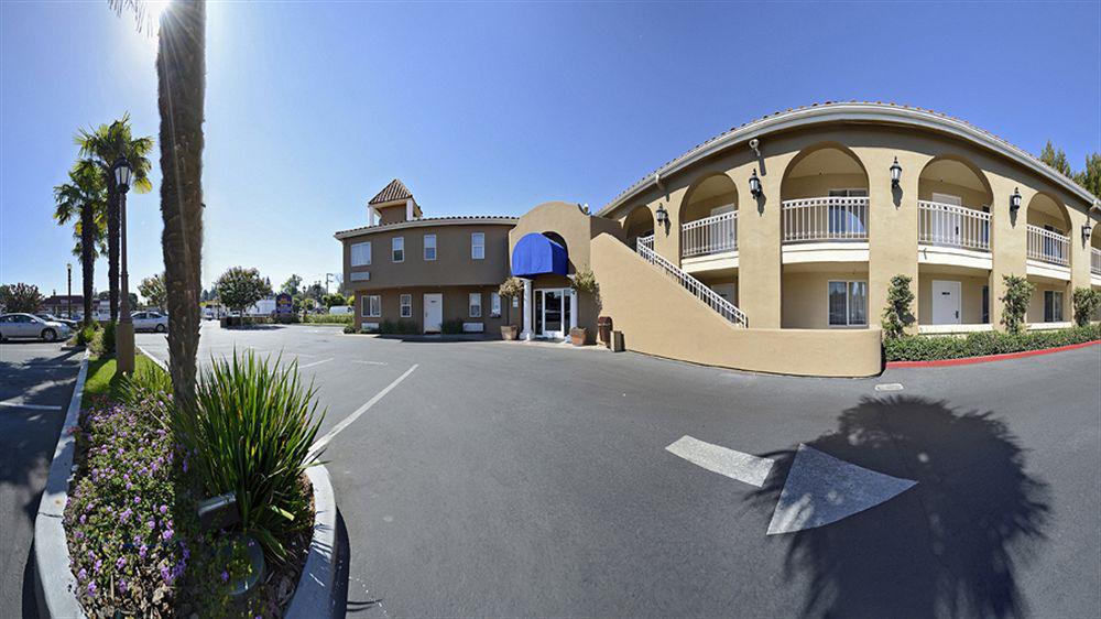 Comfort Inn & Suites Butler Exterior photo